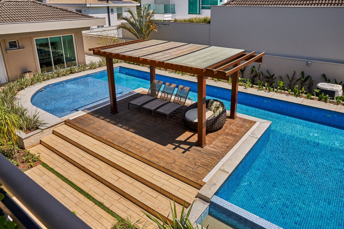 Piscina e deck